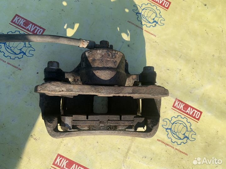 Суппорт передний правый Mitsubishi Galant 8