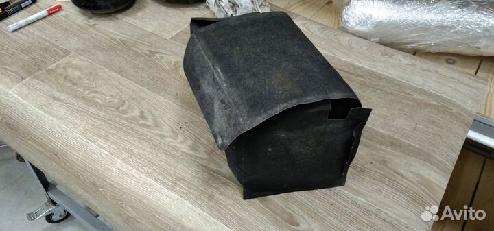 Чехол акб Volkswagen Passat B6 (2005-2010)