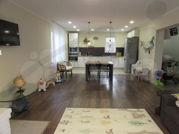 Дом 126 м² на участке 8 сот.