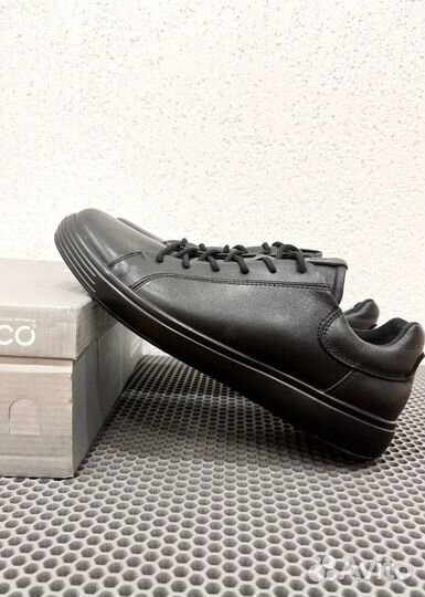 Кроссовки Ecco легкие