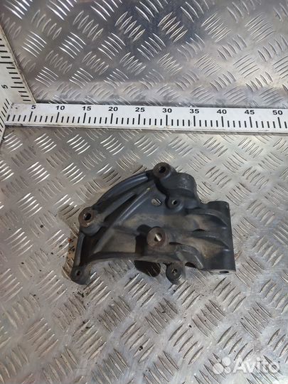 Кронштейн генератора Volvo 20538078