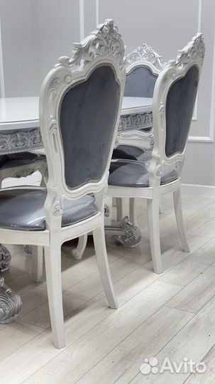 Кухонный стол и стулья