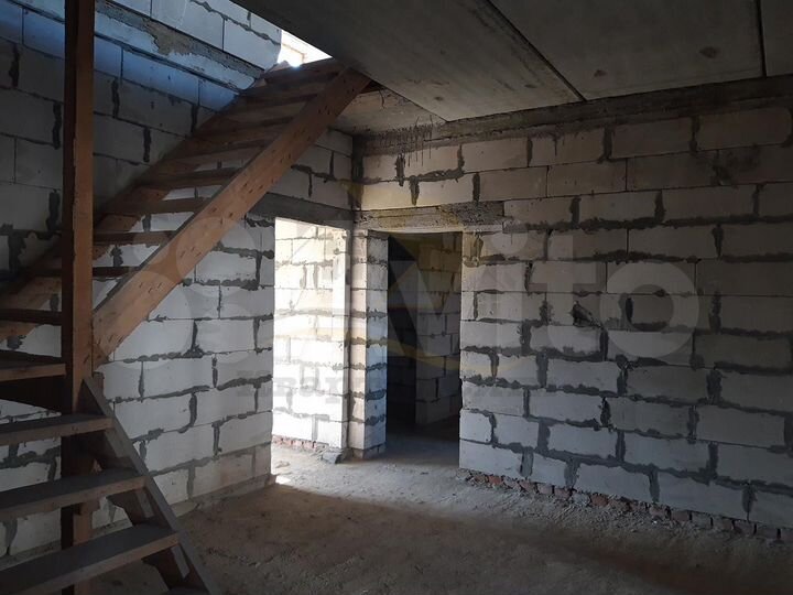 Дом 381 м² на участке 10 сот.