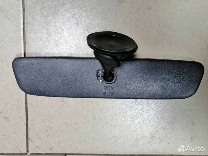 Внутрисалонное зеркало заднего вида на присоске