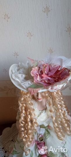 Кукла светильнтк фарфоровая