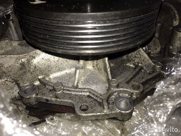 Помпа мерседес 3.5 272 мотор