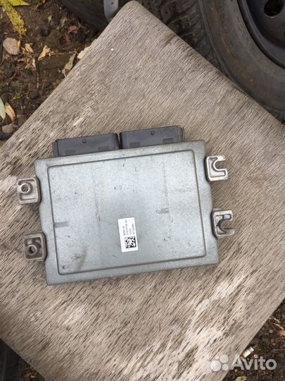 Блок управления двигателем на Рено Логан 1.6