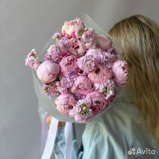 Пионы и ароматная маттиола