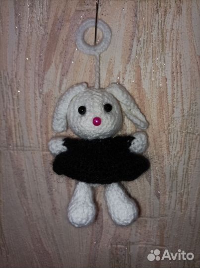 Вязаные игрушки зайчик