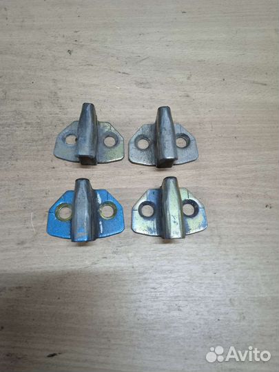 Фиксатор замка Mitsubishi carisma митсубиси каризм