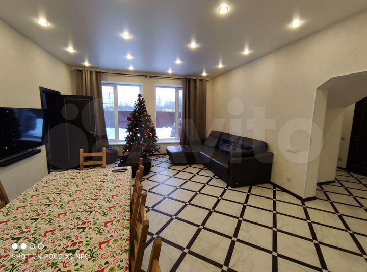 Коттедж 300 м² на участке 12 сот.