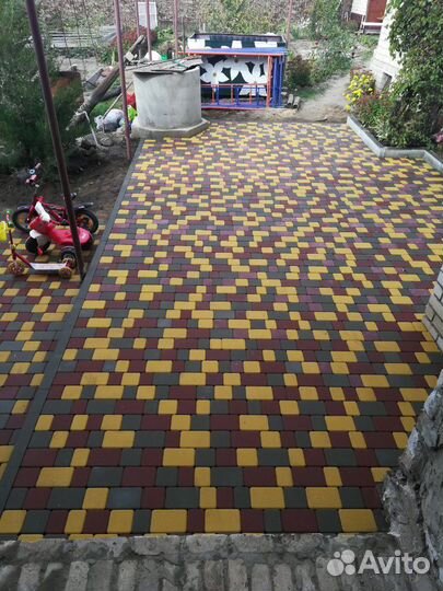 Укладка тротуарной плитки, установка бордюров