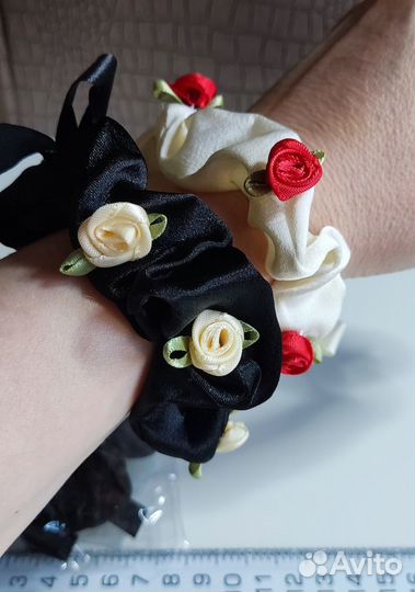 Стильные резинки для волос с розочками