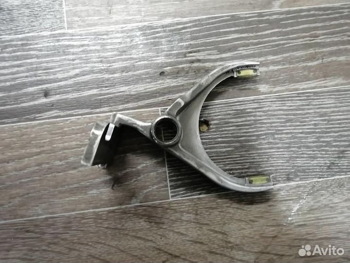 Вилка выбора 3-4 передачи Ниссан Альмера, примера