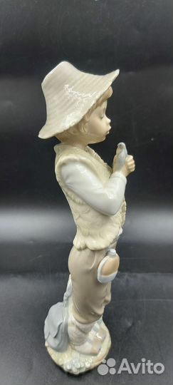 Фарфоровая фигура 