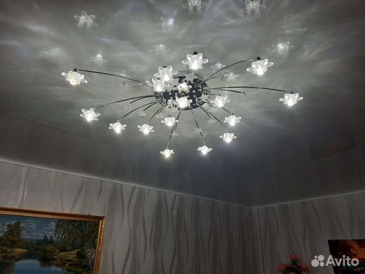 Продам люстру