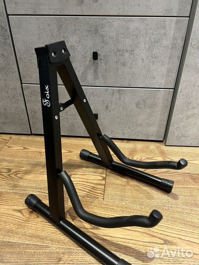 Стойка для гитары