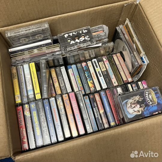 Коробка кассет и cd дисков