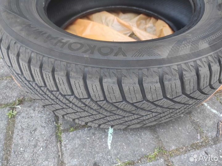 Yokohama BluEarth Winter V906 185/65 R15 88T