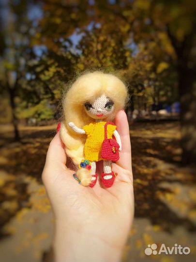 Вязаная кукла ручной работы