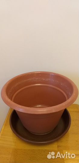 Цветочные горшки с поддонами 38 шт