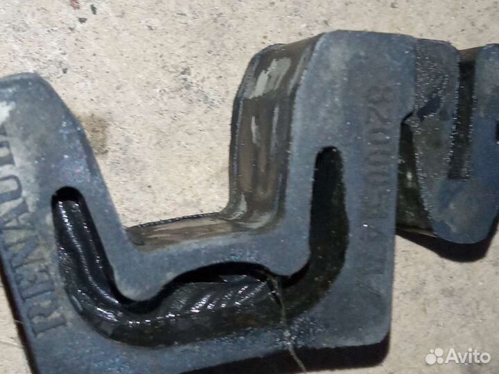 Renault кронштейн радиатора