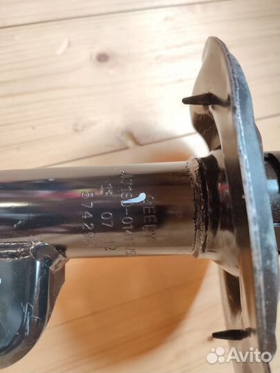 Продам стойки амортизаторов на geely emgrand х7