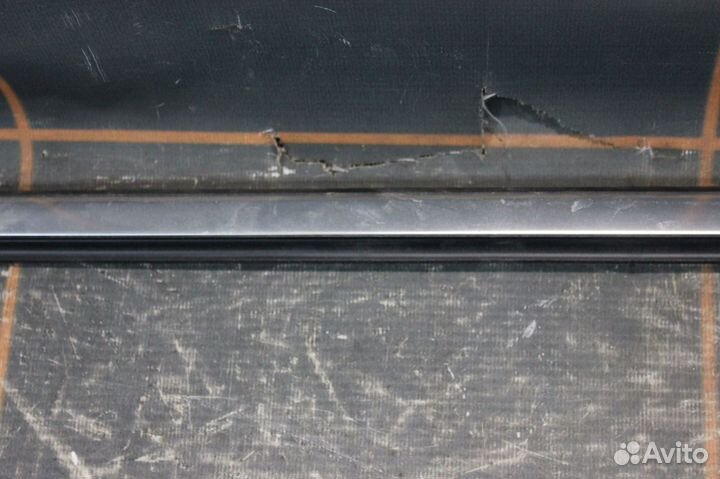 Накладка стекла переднего левого - Audi Q5