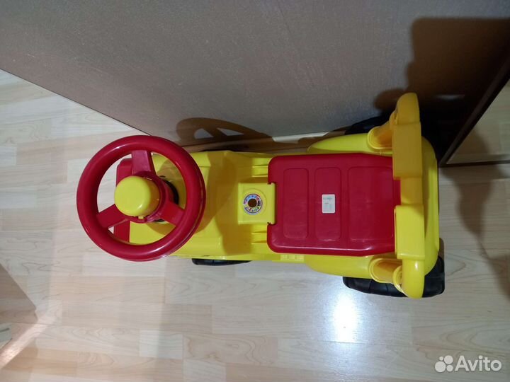Машинка каталка трактор