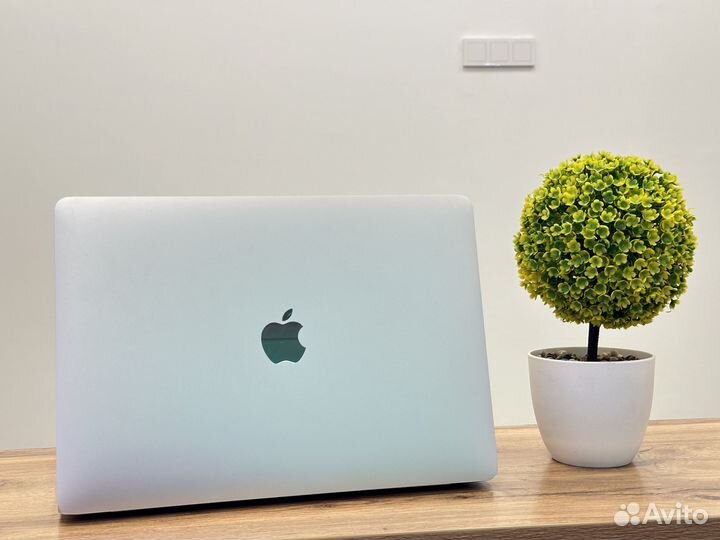 Macbook pro m1 256 8