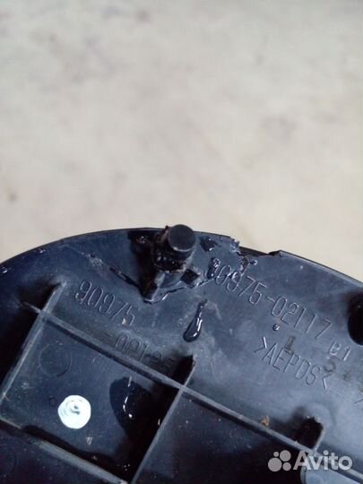 Эмблема решетки радиатора Lexus RX 3 Hubrid