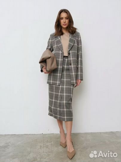 Костюм классический женский новый 42р