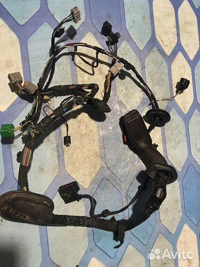 Проводка двери передней правой ymm502491b