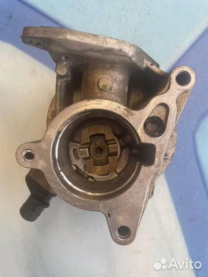 Насос вакуумный 06J145100b