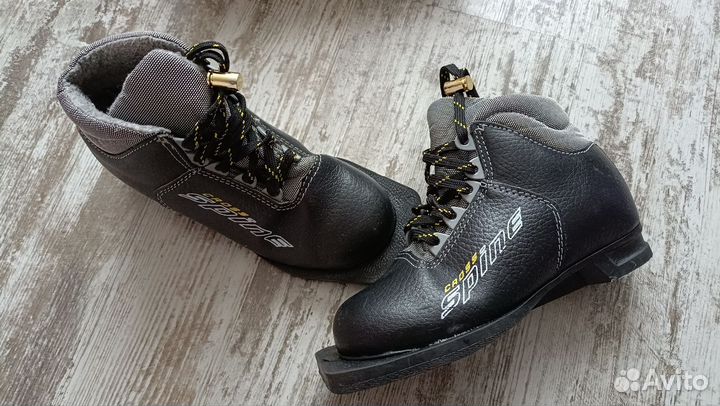 Лыжные ботинки