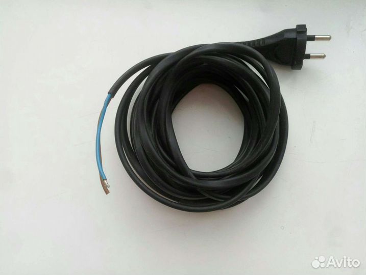 Два электропровода с вилкой