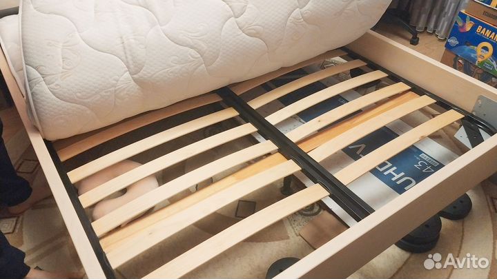 Кровать с матрасом