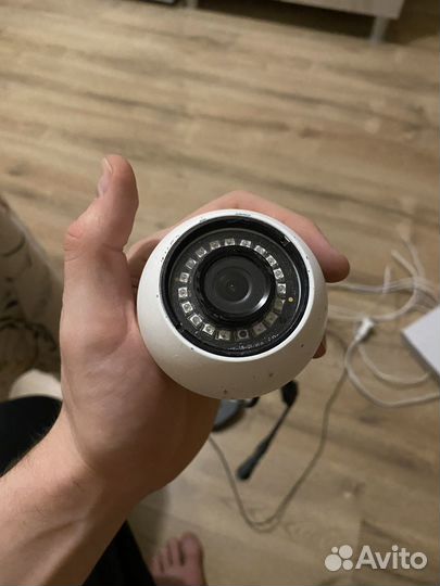 Камера видеонаблюдения и Видеорегистратор