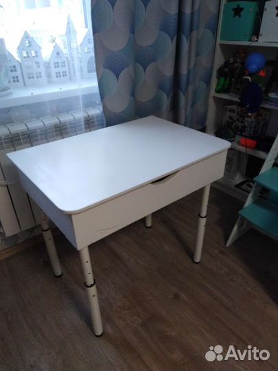 Стол детский регулируемый