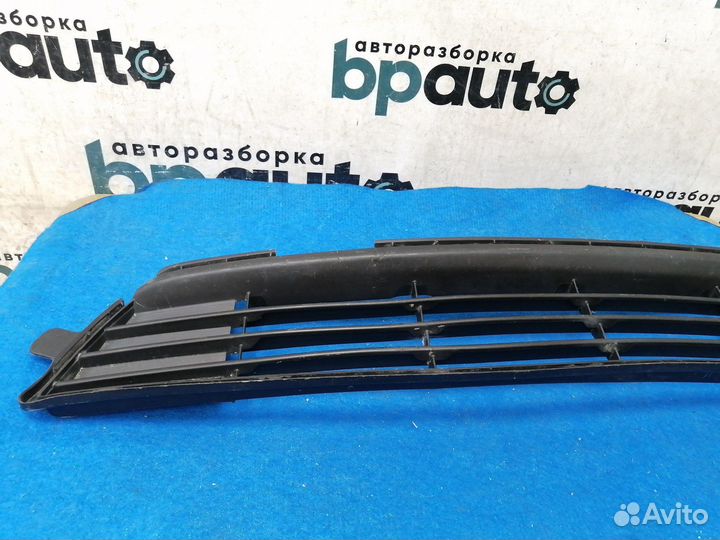 Решётка переднего бампера нижняя 53112-12230