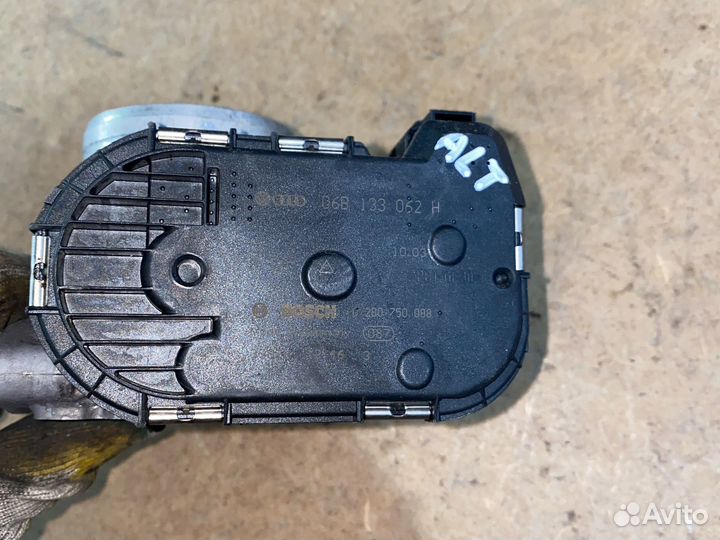 Дроссельная заслонка Audi 2.0л ALT