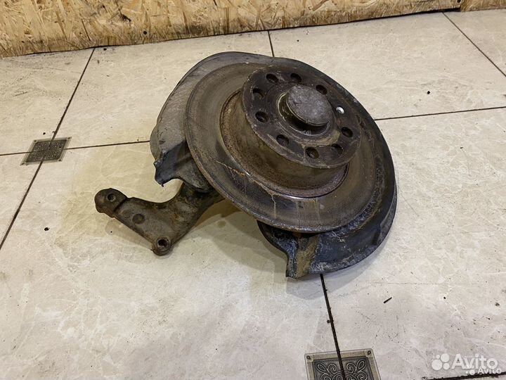 Поворотный кулак задний правый Skoda Octavia А5