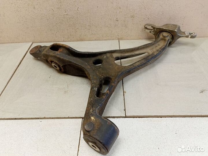 Рычаг передний левый нижний