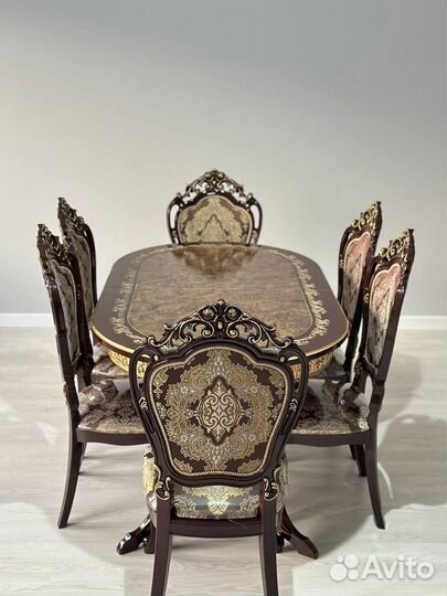 Стол со стульями