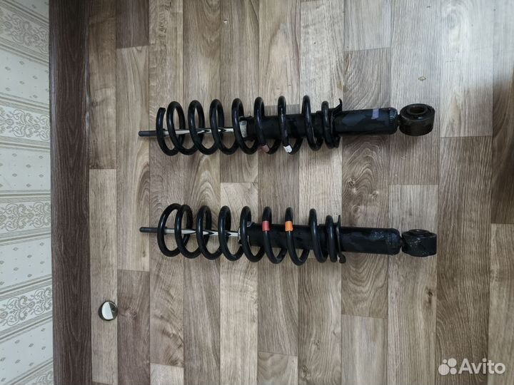 Задний комплект стоек и пружин на Sienta NSP170