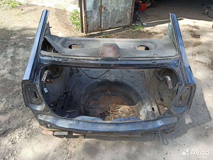 Задняя часть кузова Рено Логан 1