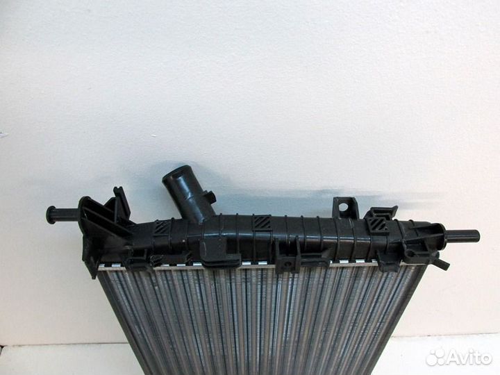 Радиатор охлаждения двигателя Форд Фокус 2 2005-11