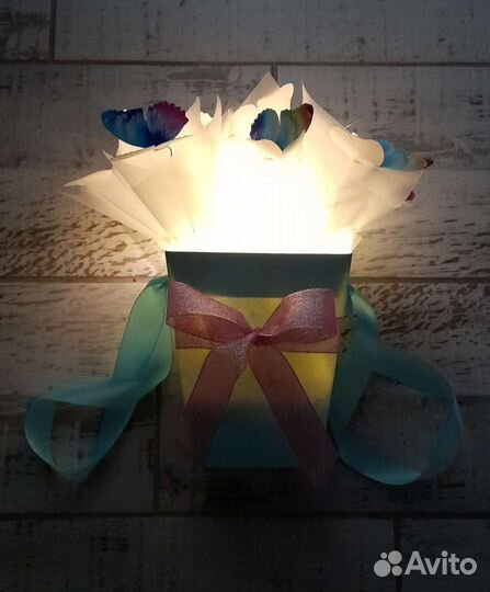 Светящийся букет из бабочек