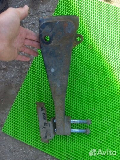 Кронштейн кабины левый Камаз 5490 2018