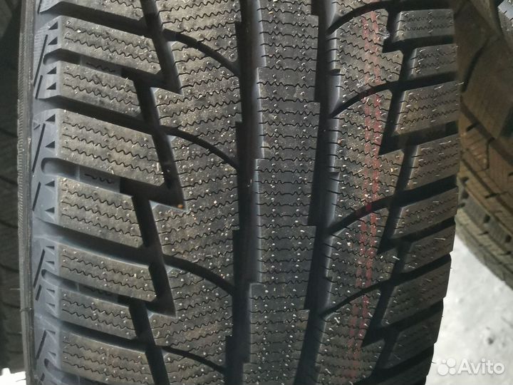 Hankook Winter I'Pike 215/55 R18